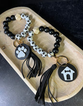 Load image into Gallery viewer, Paw print/Black Beaded Wristlet Keychain
